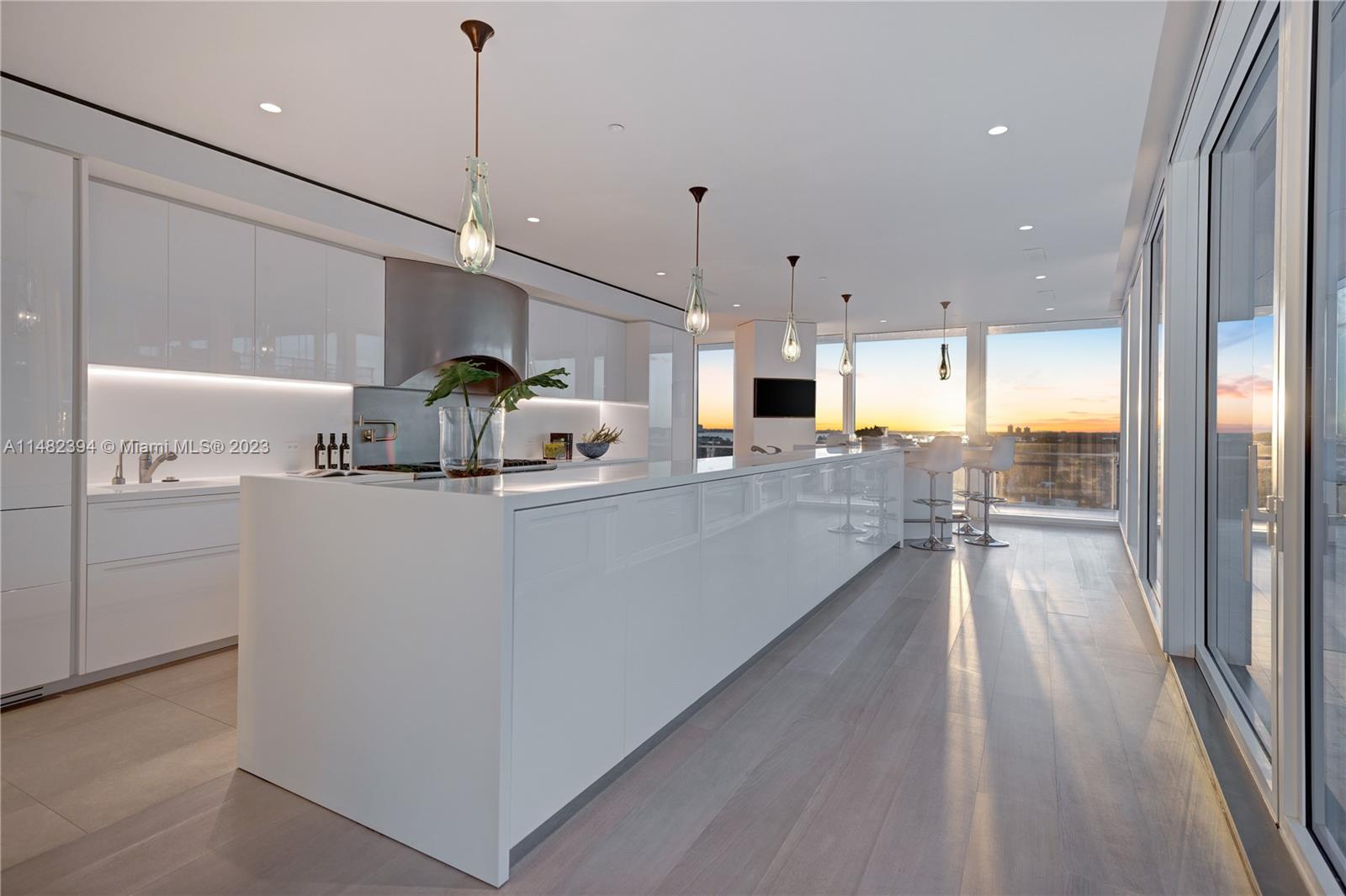 image The Surf Club Four Seasons9