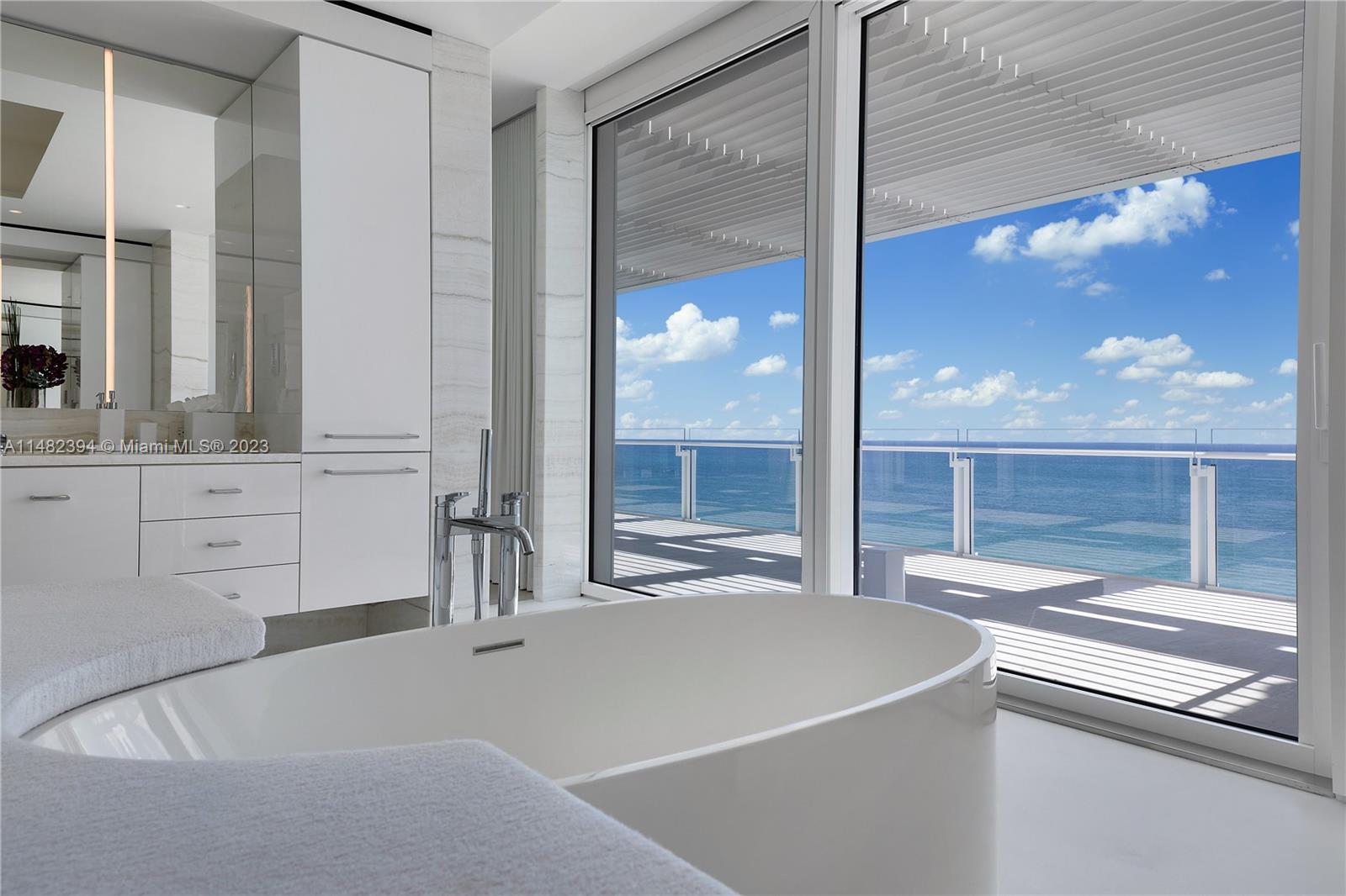 image The Surf Club Four Seasons15