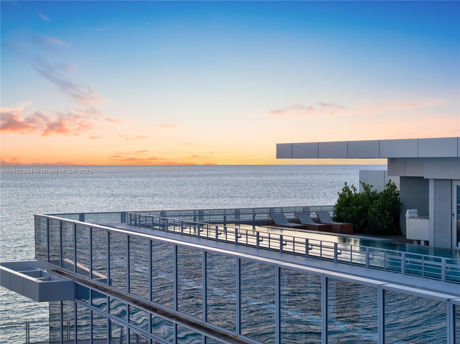 image The Surf Club Four Seasons1