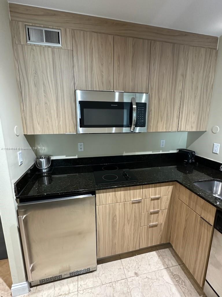 2670 E Sunrise Blvd #905 Fort Lauderdale, FL 33304 2670 E Sunrise Blvd #905 Fort Lauderdale, FL 33304