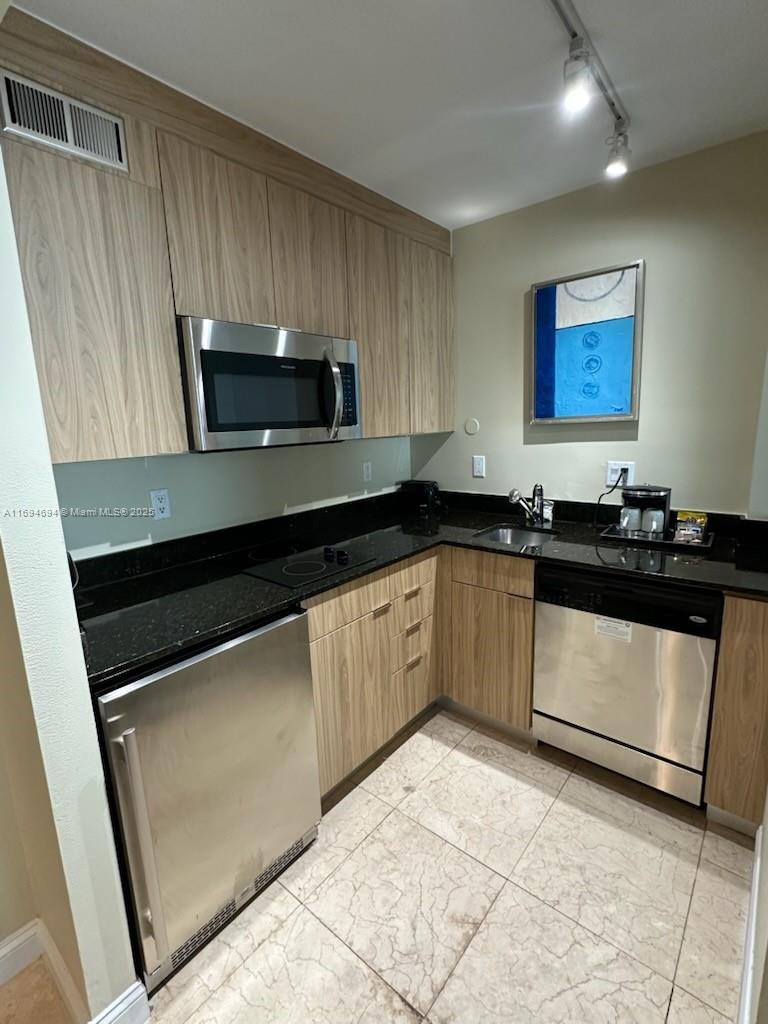 2670 E Sunrise Blvd #905 Fort Lauderdale, FL 33304 2670 E Sunrise Blvd #905 Fort Lauderdale, FL 33304