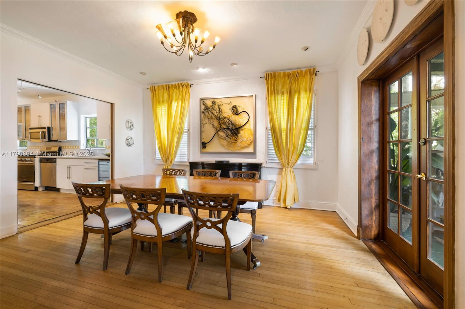 5215 Pine Tree Dr Miami Beach, FL 33140