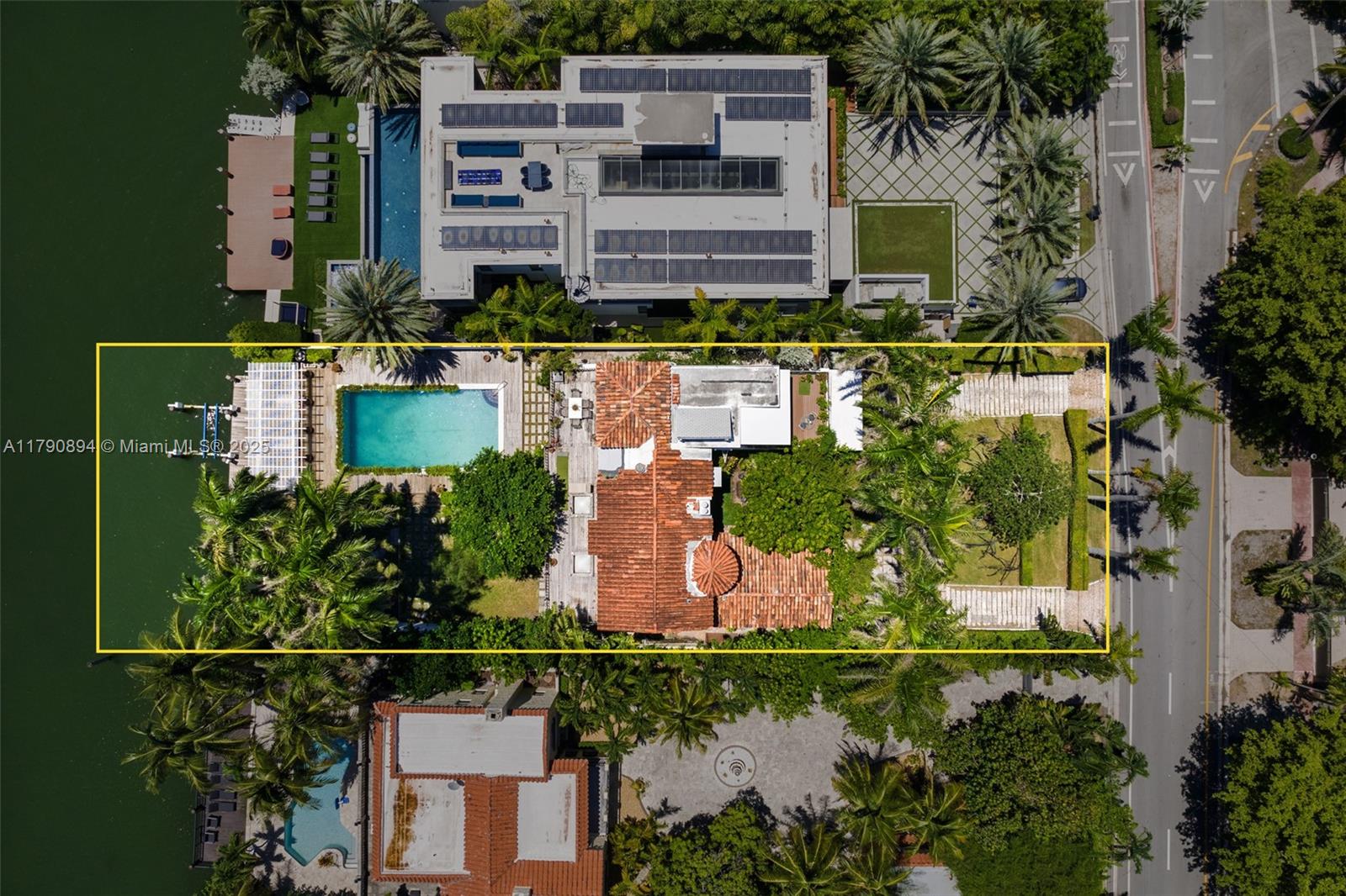 5215 Pine Tree Dr Miami Beach, FL 33140