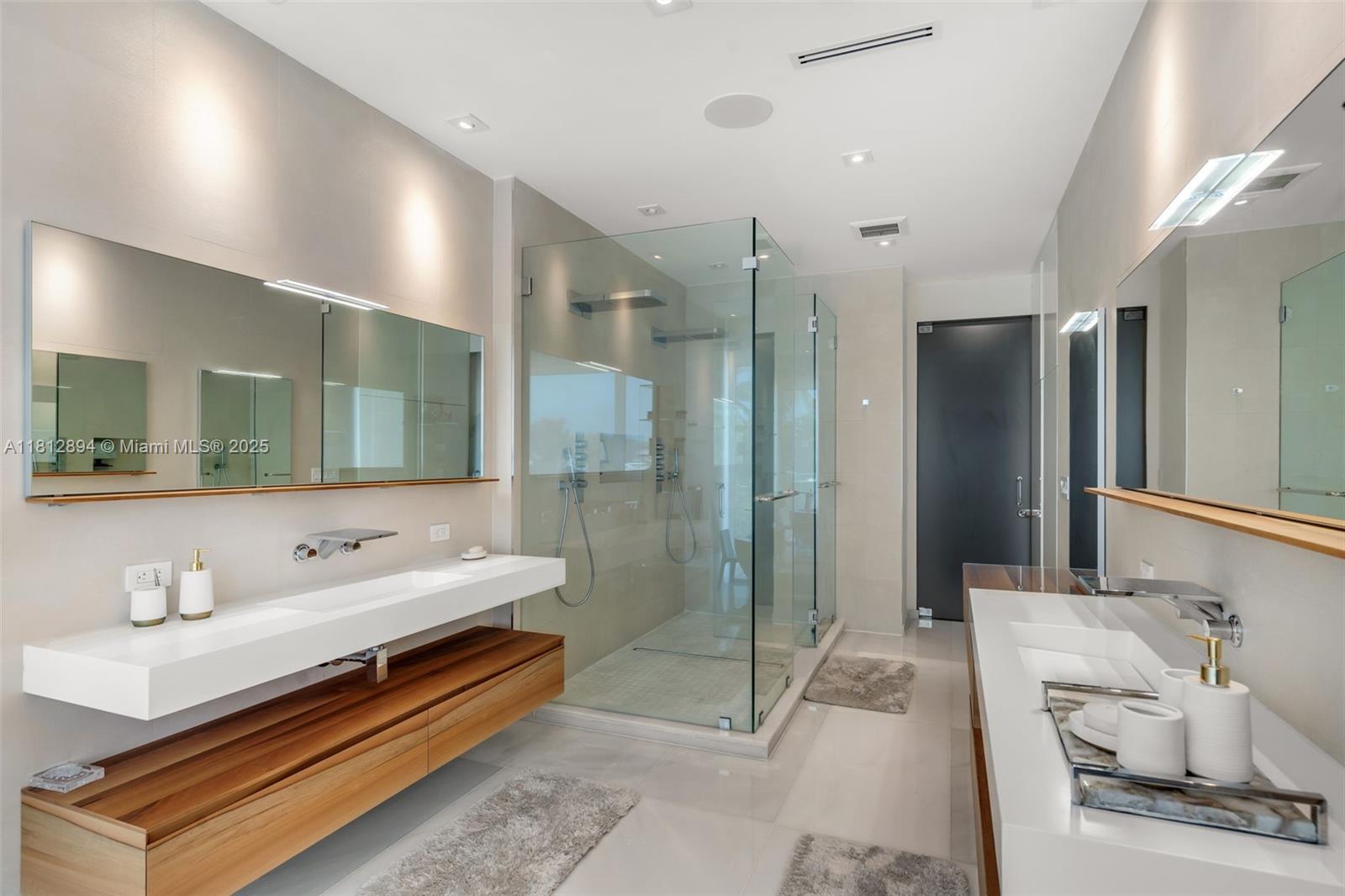 420 Island Dr Key Biscayne, FL 33149 420 Island Dr Key Biscayne, FL 33149