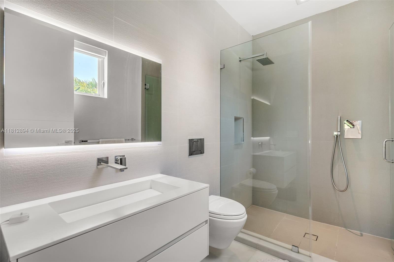 420 Island Dr Key Biscayne, FL 33149 420 Island Dr Key Biscayne, FL 33149