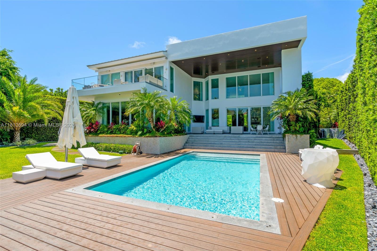 420 Island Dr Key Biscayne, FL 33149 420 Island Dr Key Biscayne, FL 33149