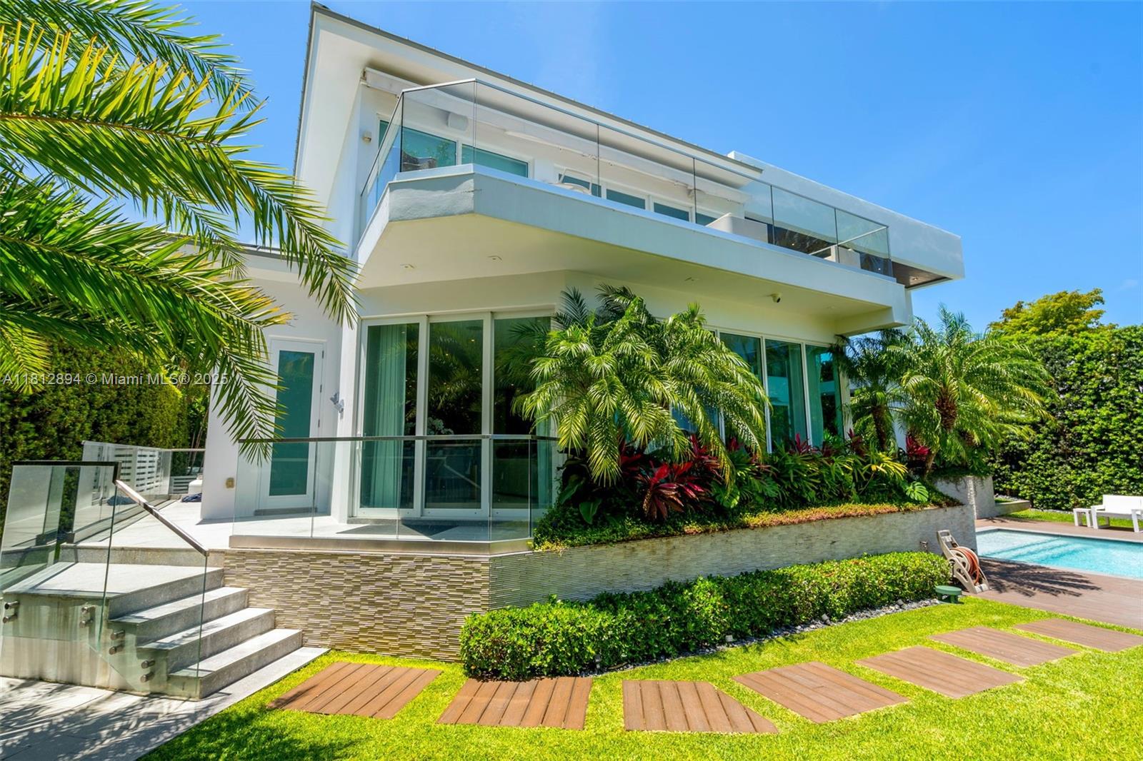 420 Island Dr Key Biscayne, FL 33149 420 Island Dr Key Biscayne, FL 33149