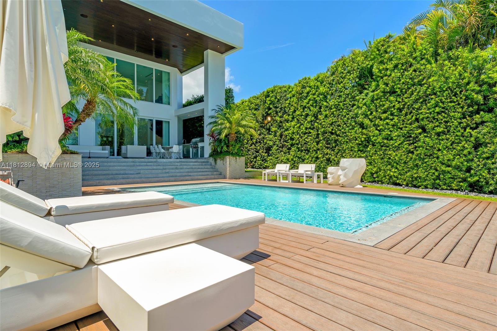 420 Island Dr Key Biscayne, FL 33149 420 Island Dr Key Biscayne, FL 33149