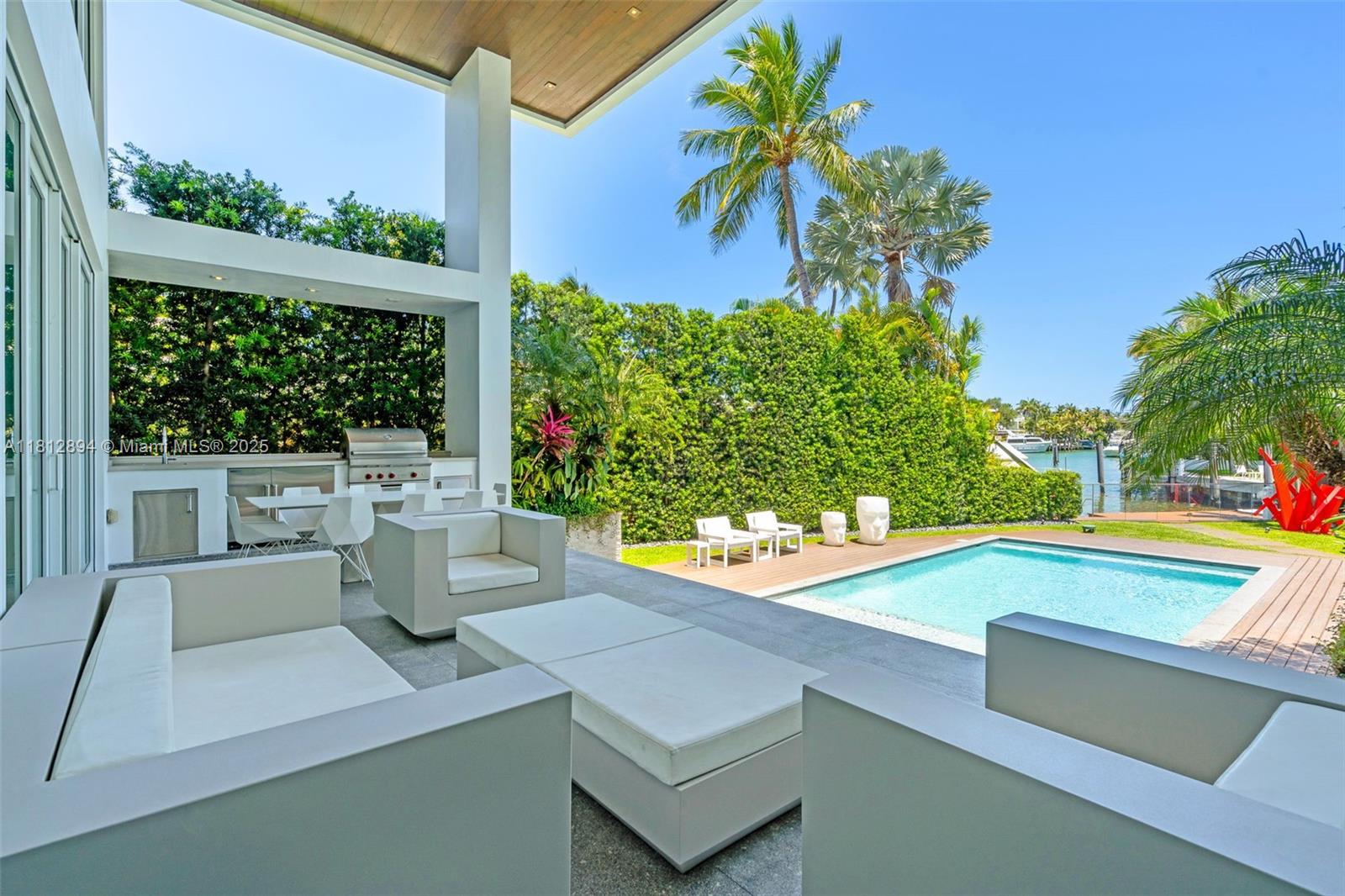 420 Island Dr Key Biscayne, FL 33149 420 Island Dr Key Biscayne, FL 33149