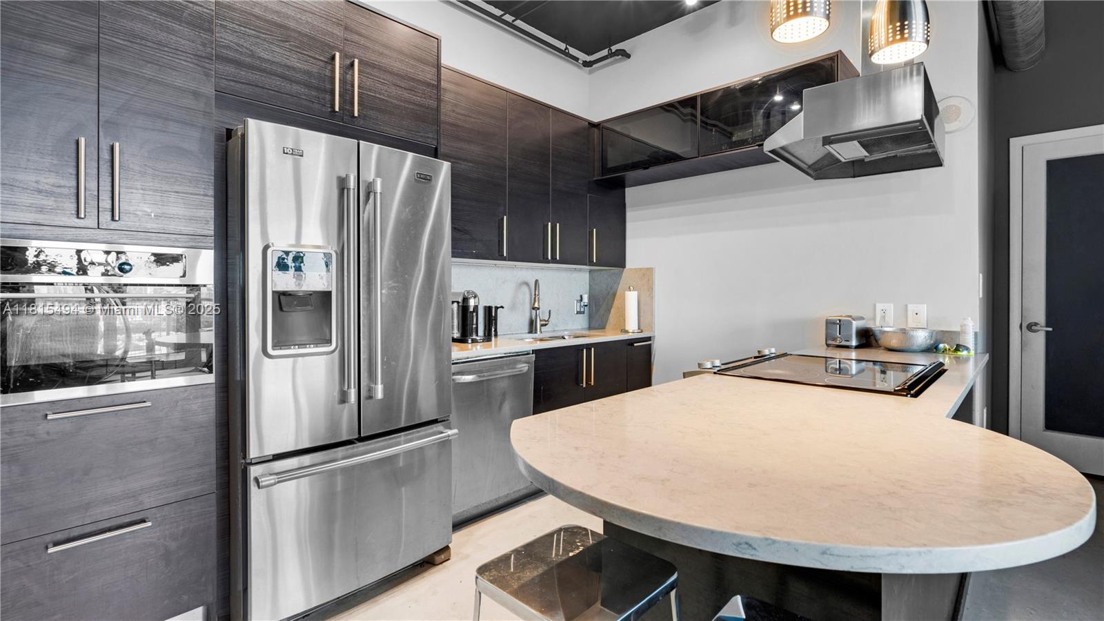 image Neo Lofts Condo7