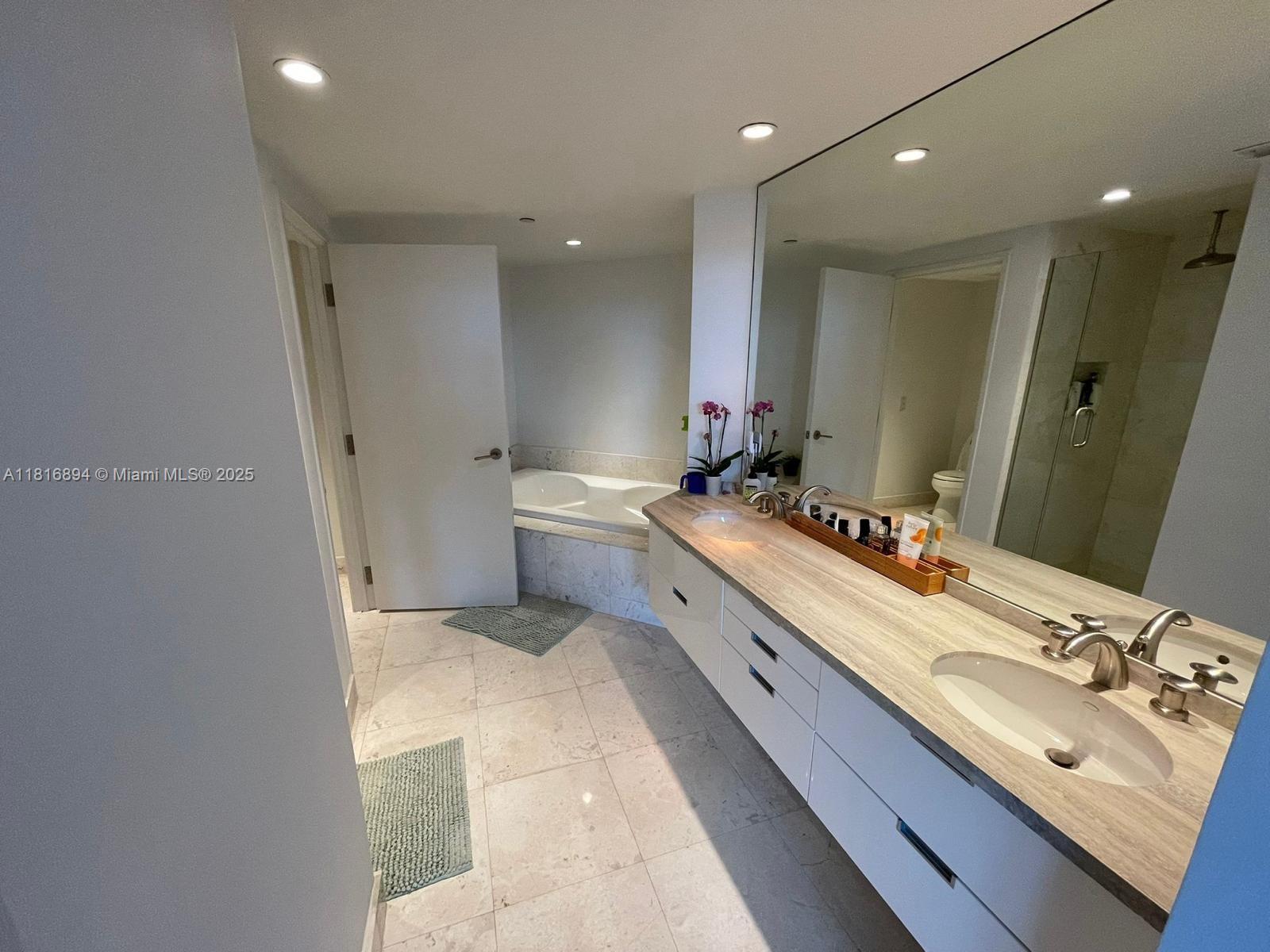 image Azure Condominium9
