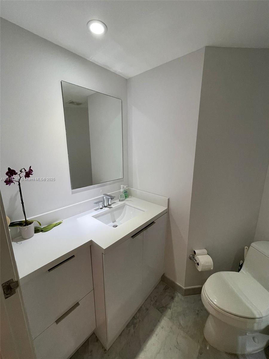 image Azure Condominium13