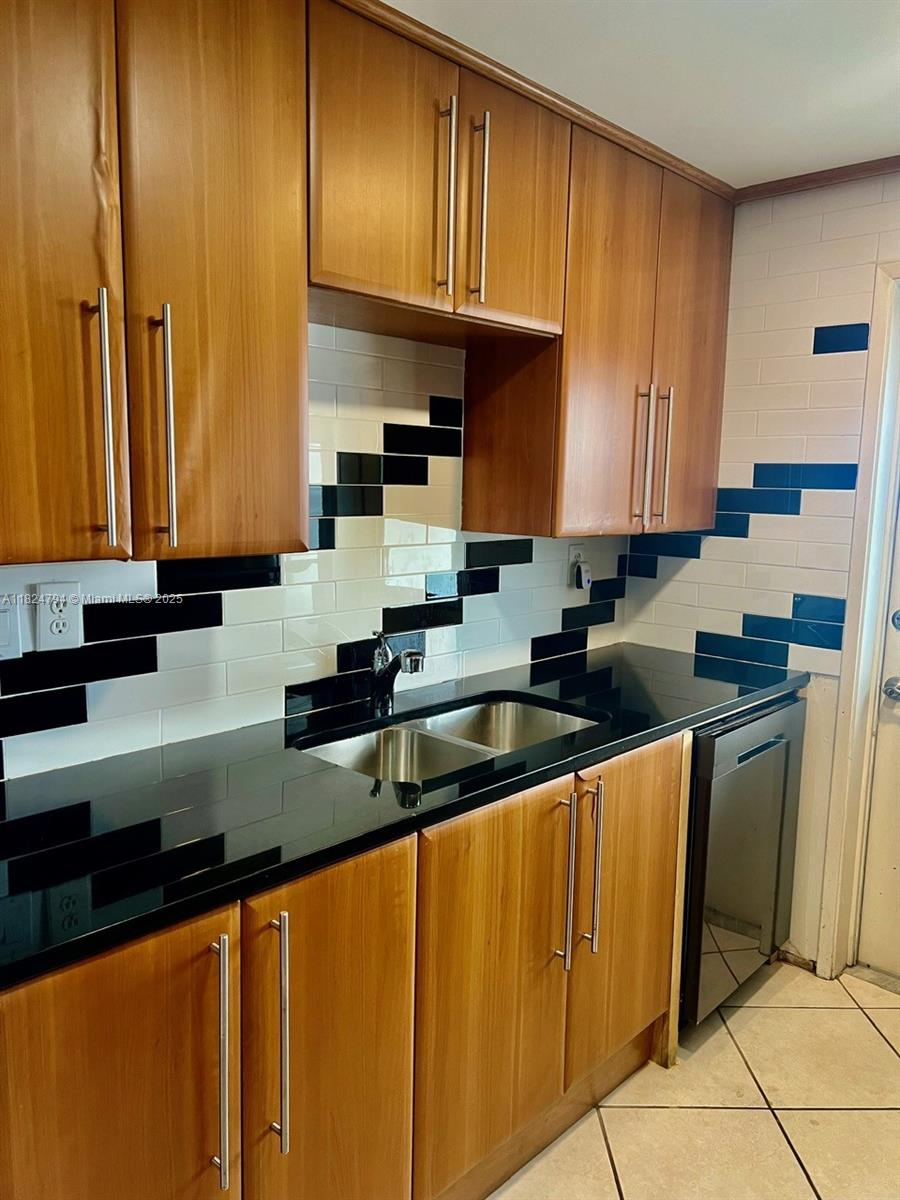 930 SE 9th Ave #11,Pompano Beach, FL 33060
