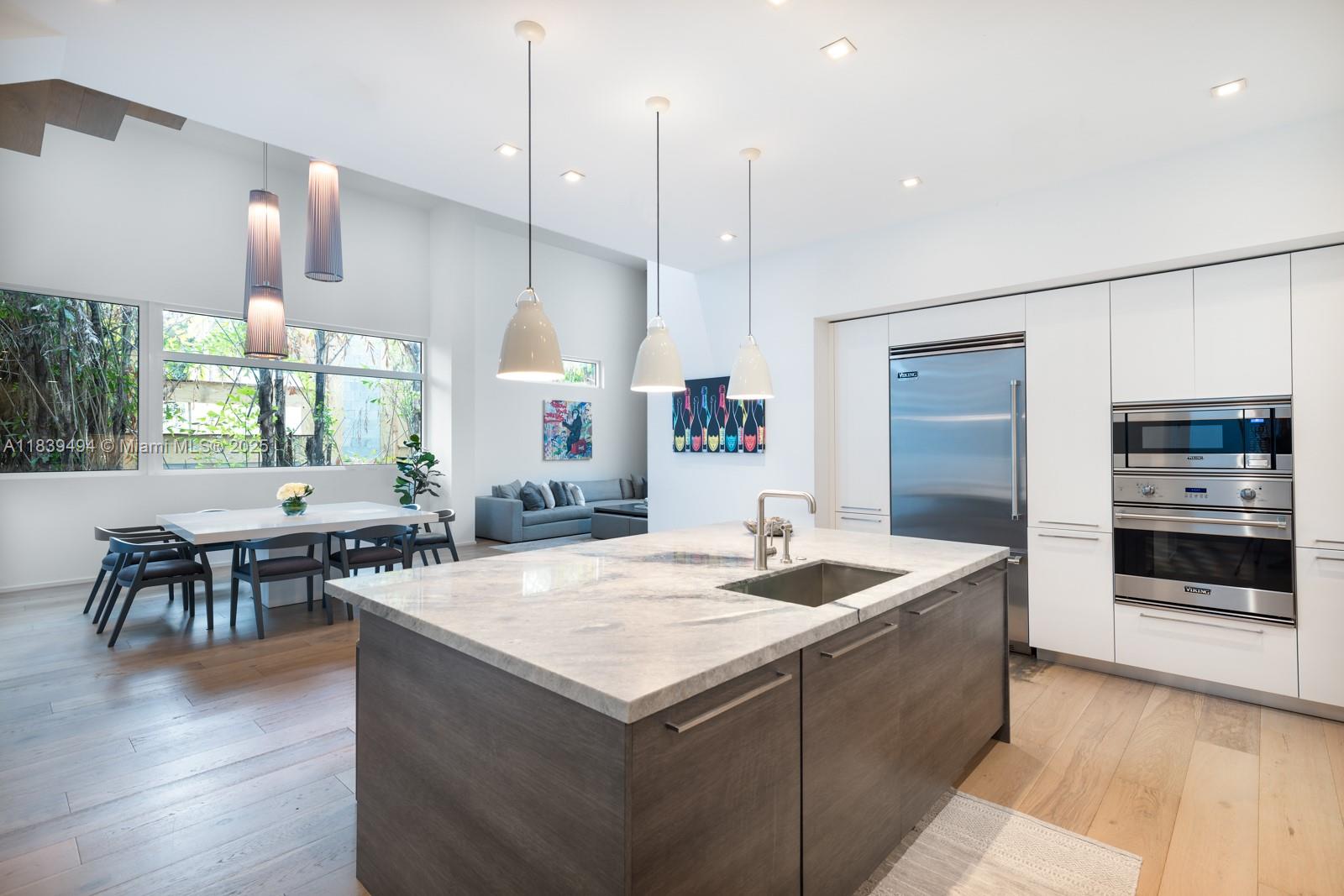 335 W 46th St Miami Beach, FL 33140