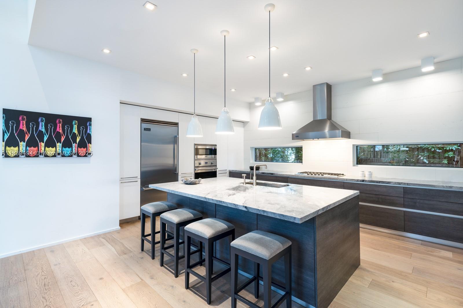 335 W 46th St Miami Beach, FL 33140