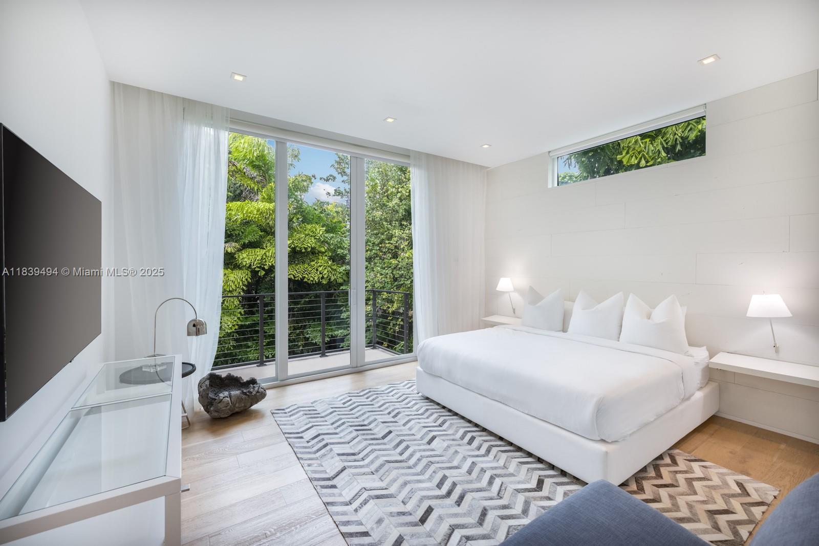 335 W 46th St Miami Beach, FL 33140