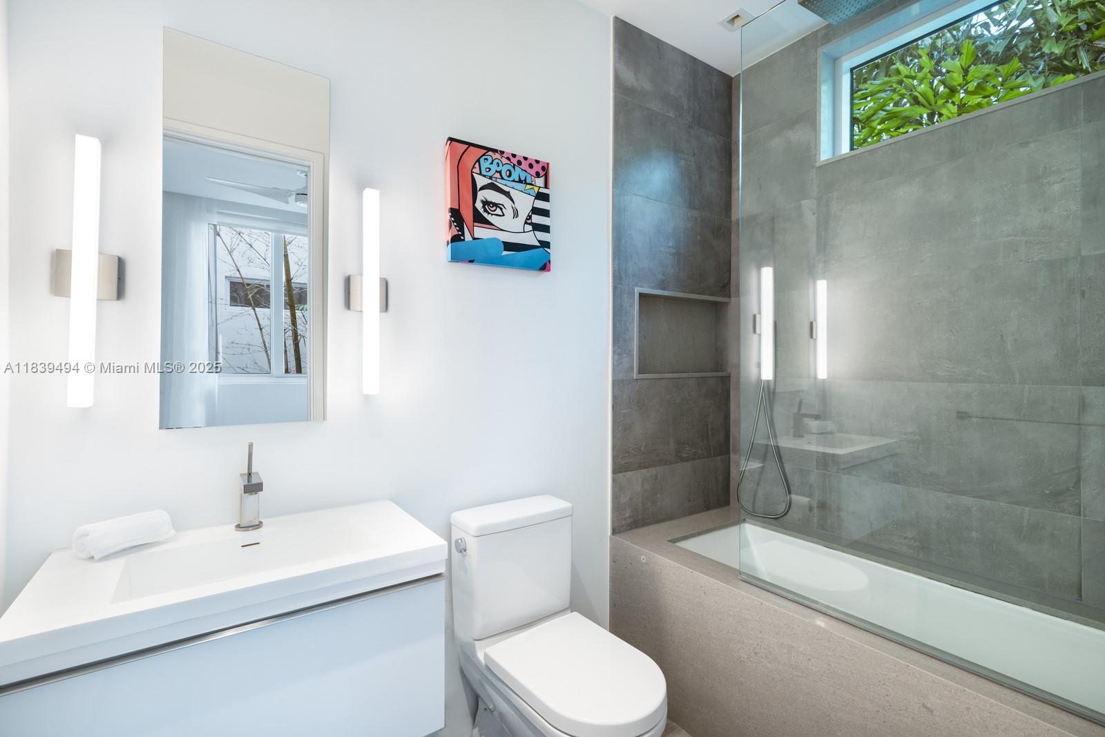 335 W 46th St Miami Beach, FL 33140