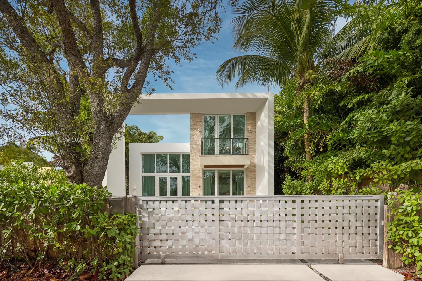 335 W 46th St Miami Beach, FL 33140