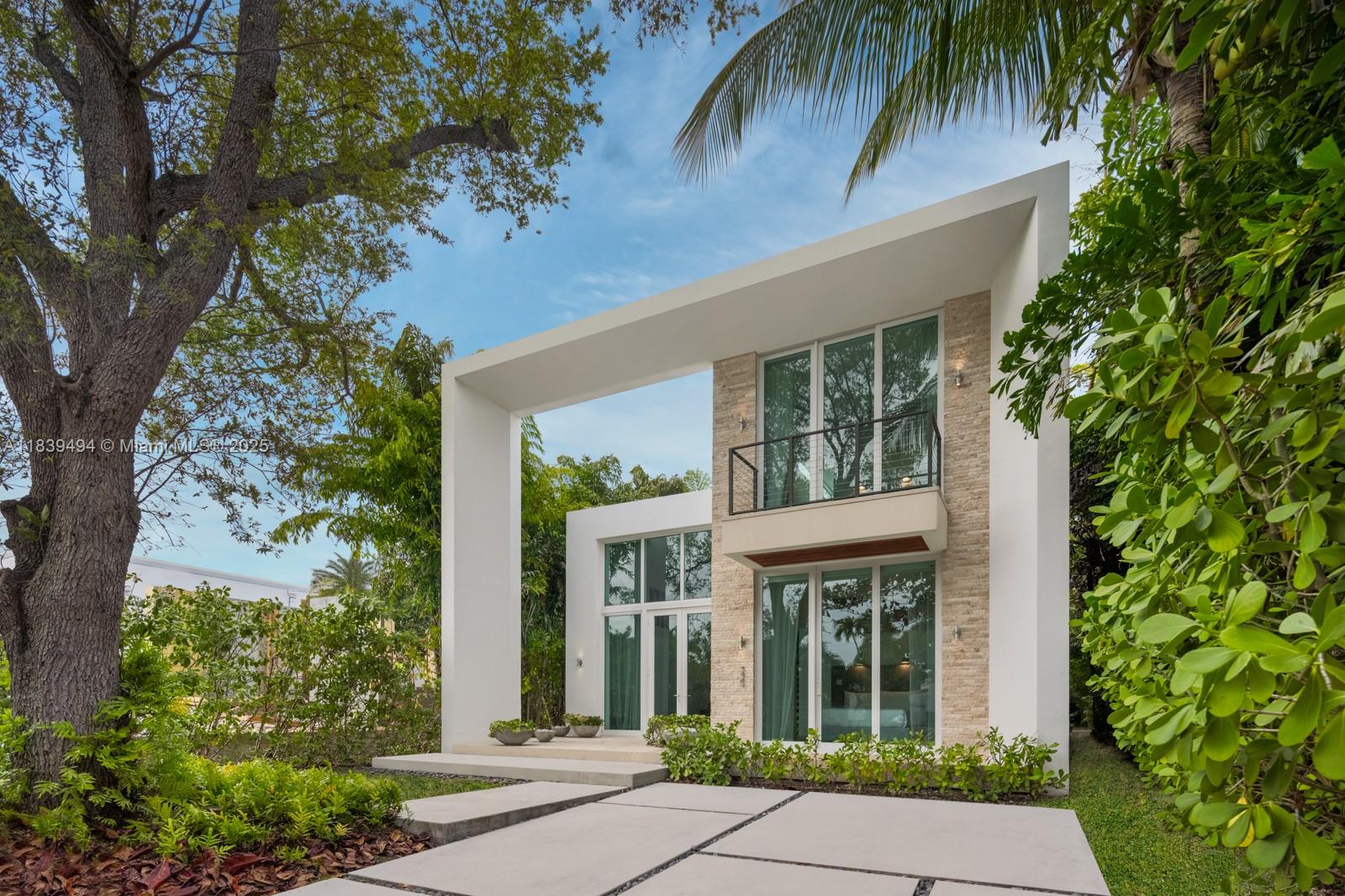 335 W 46th St Miami Beach, FL 33140