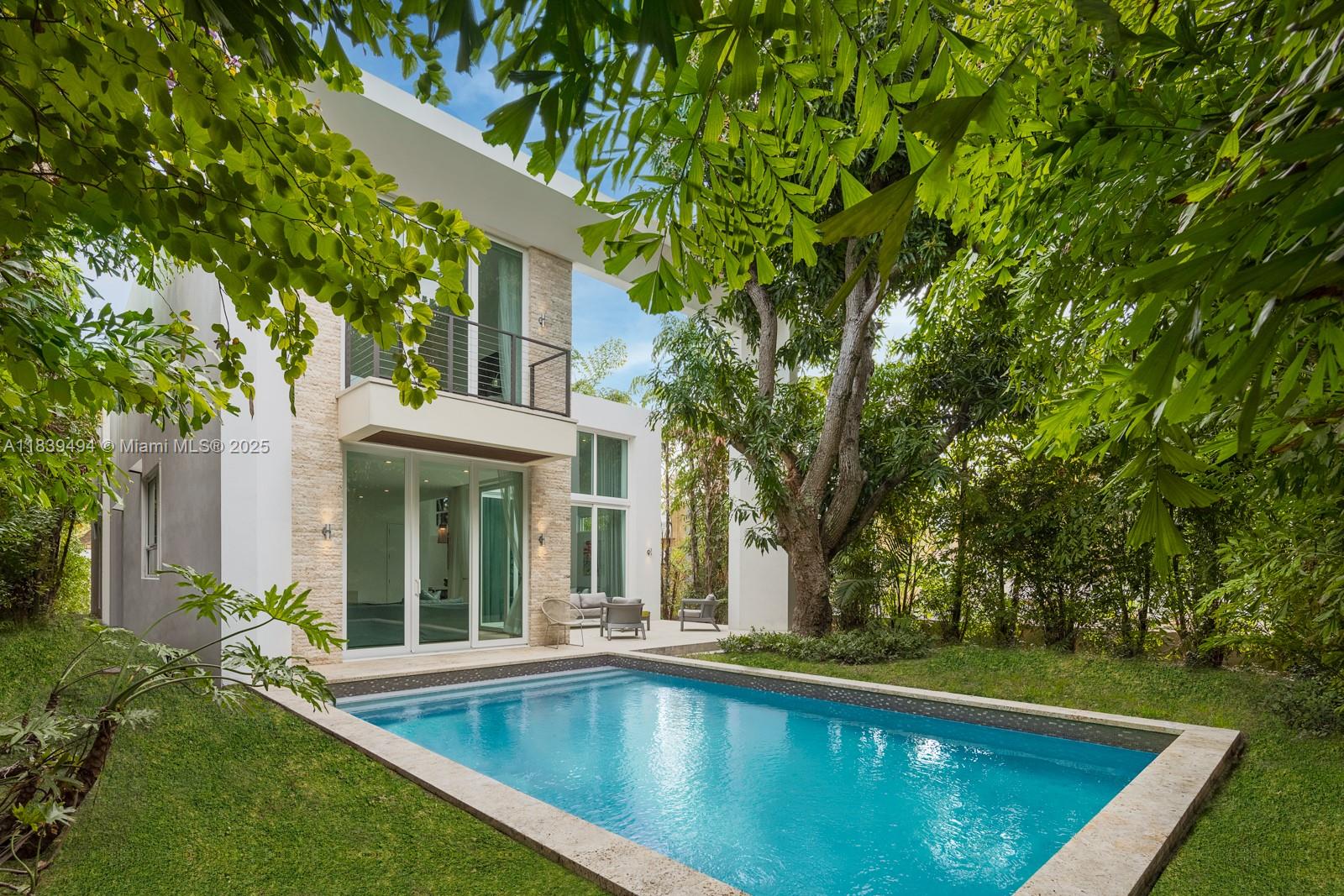 335 W 46th St Miami Beach, FL 33140