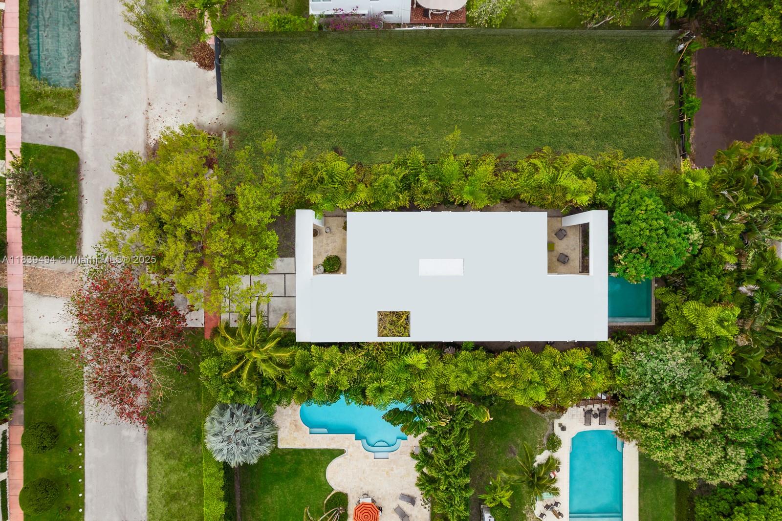 335 W 46th St Miami Beach, FL 33140