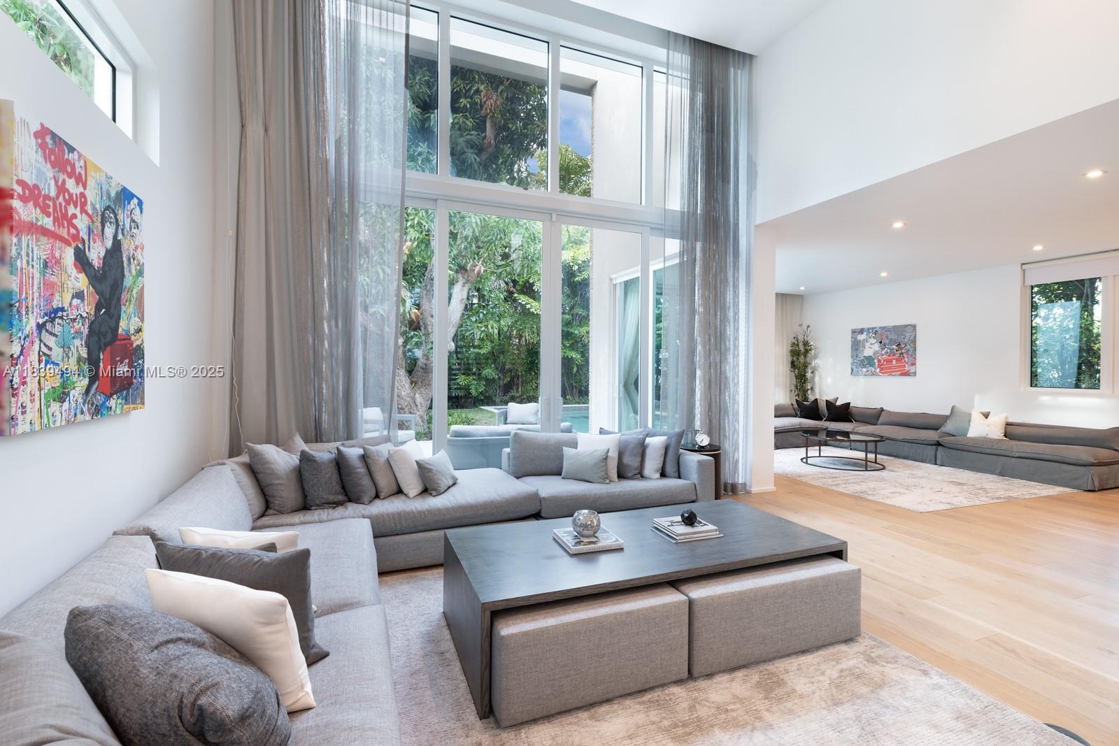 335 W 46th St Miami Beach, FL 33140