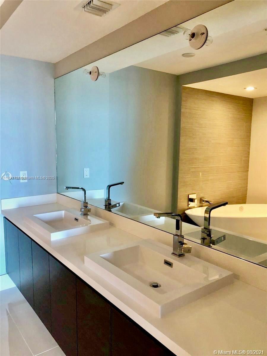 image Parque Towers Condo12