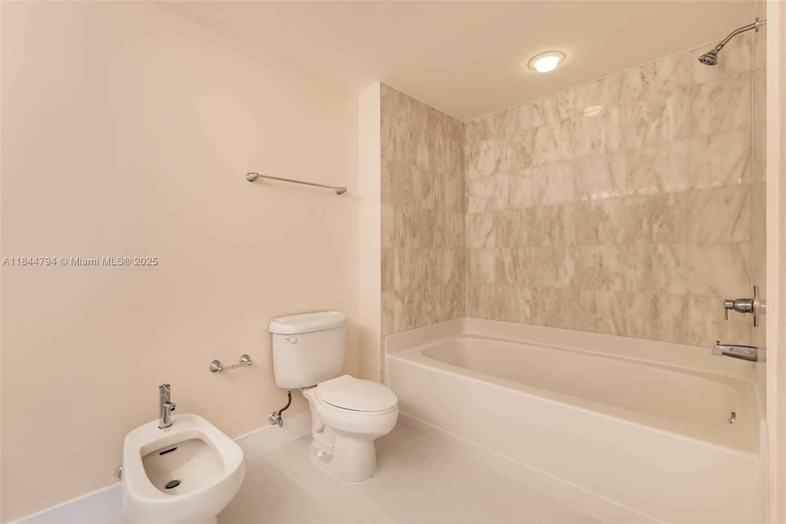 image Blue Condo19