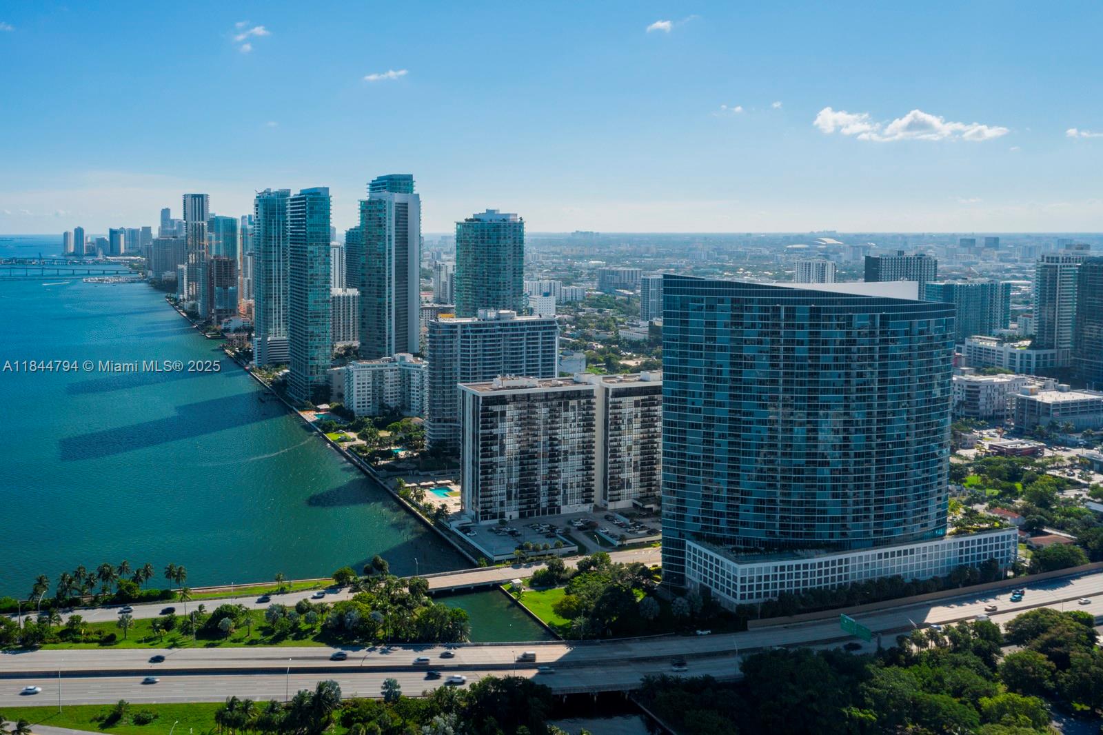 image Blue Condo34