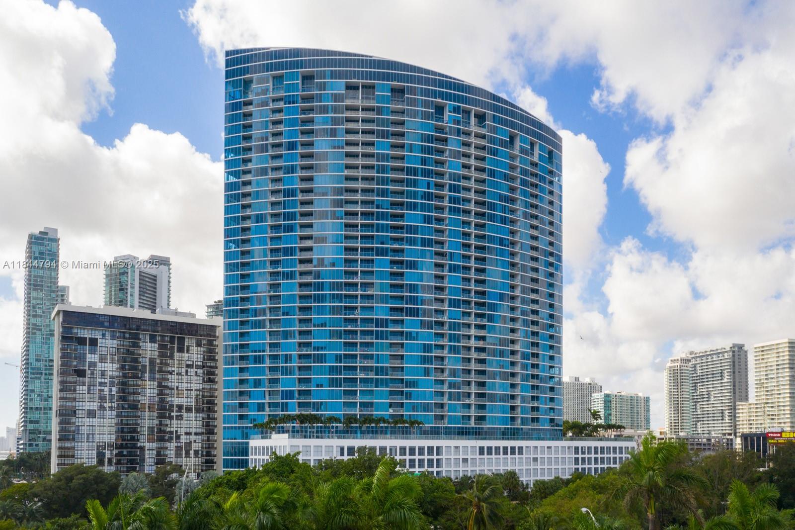 image Blue Condo35