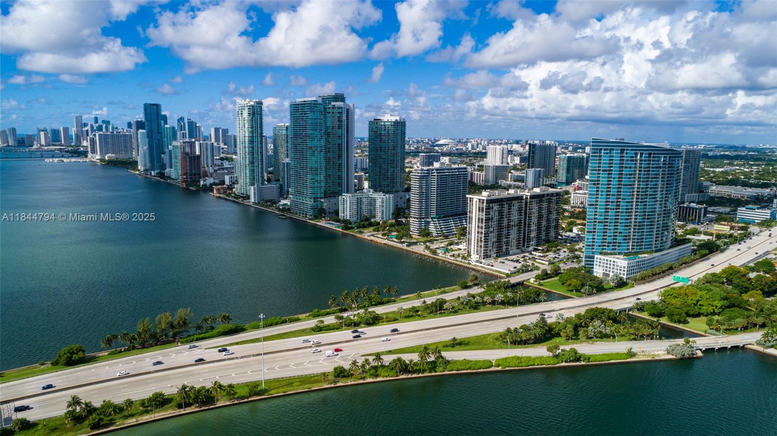 image Blue Condo36