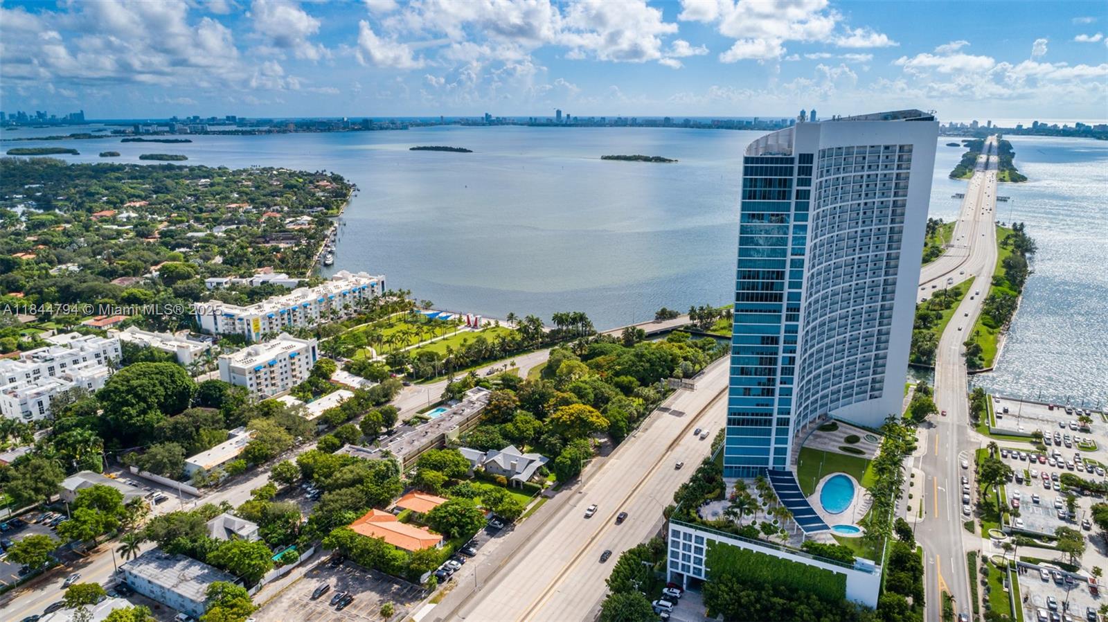 image Blue Condo37