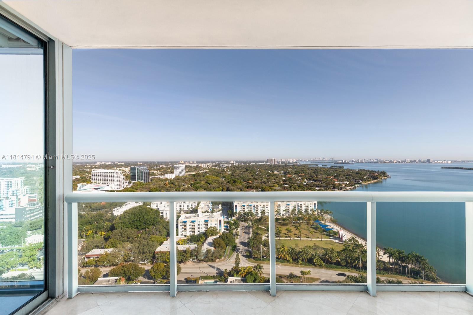 image Blue Condo3