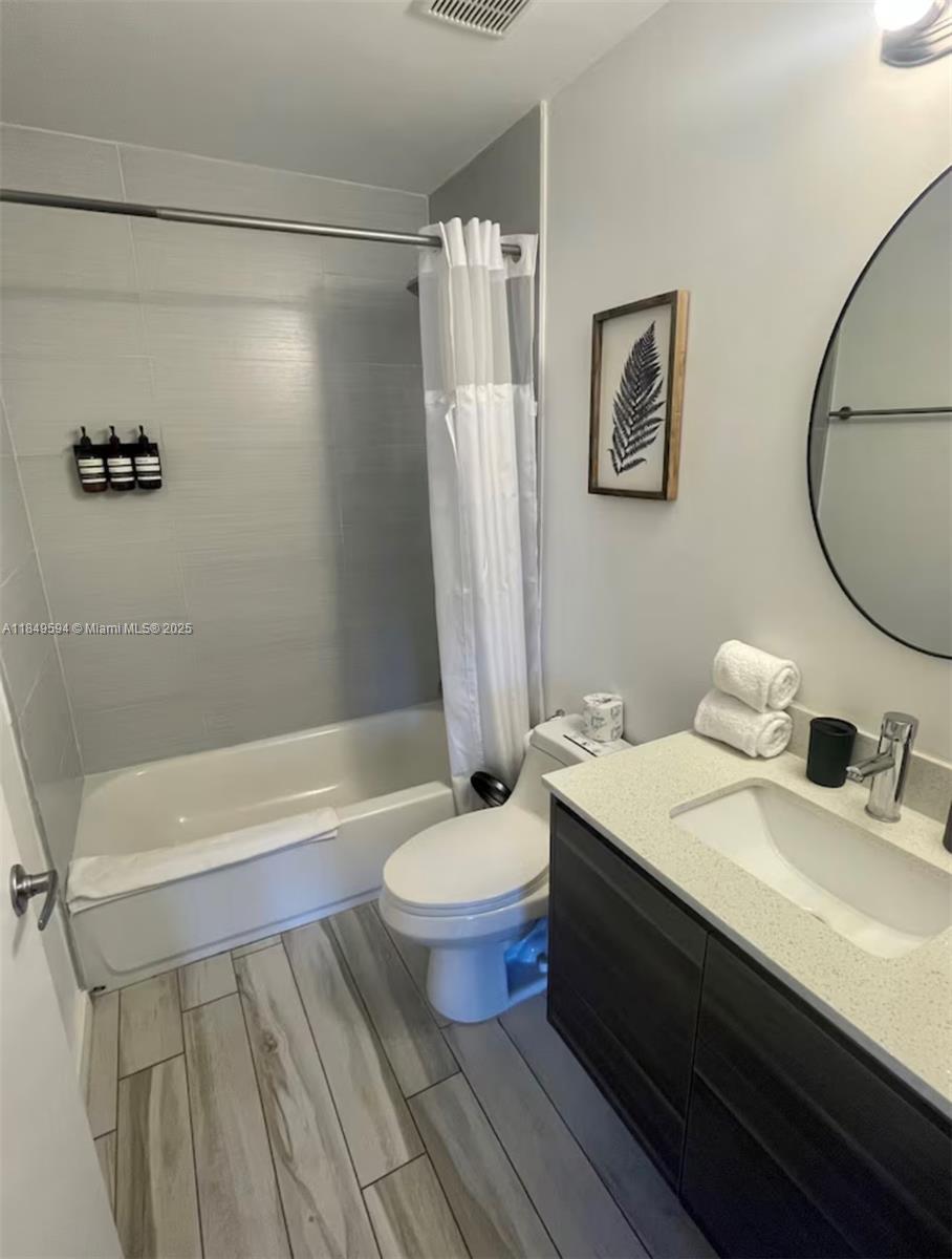 image Emilia Condo11