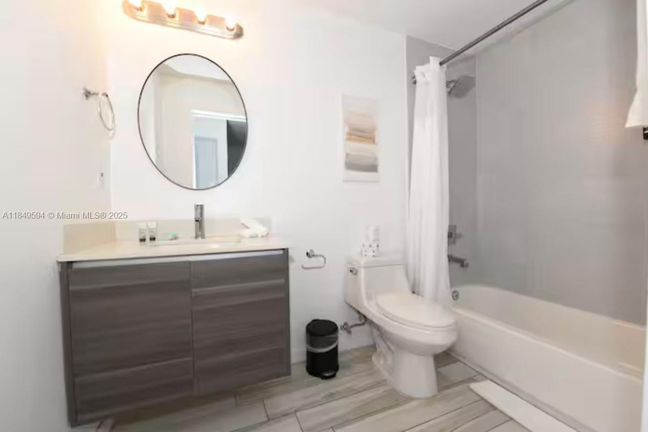 image Emilia Condo13