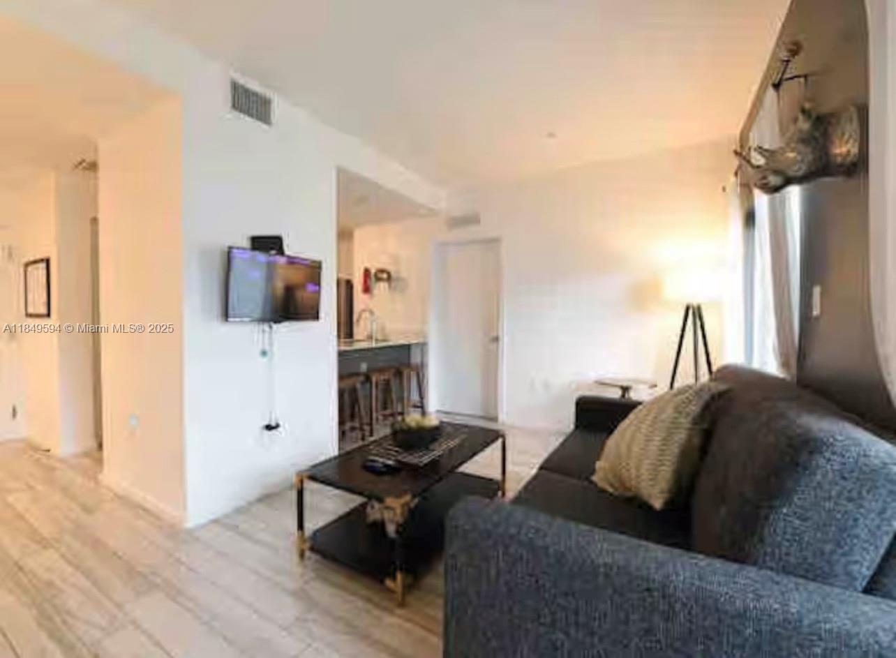 image Emilia Condo1