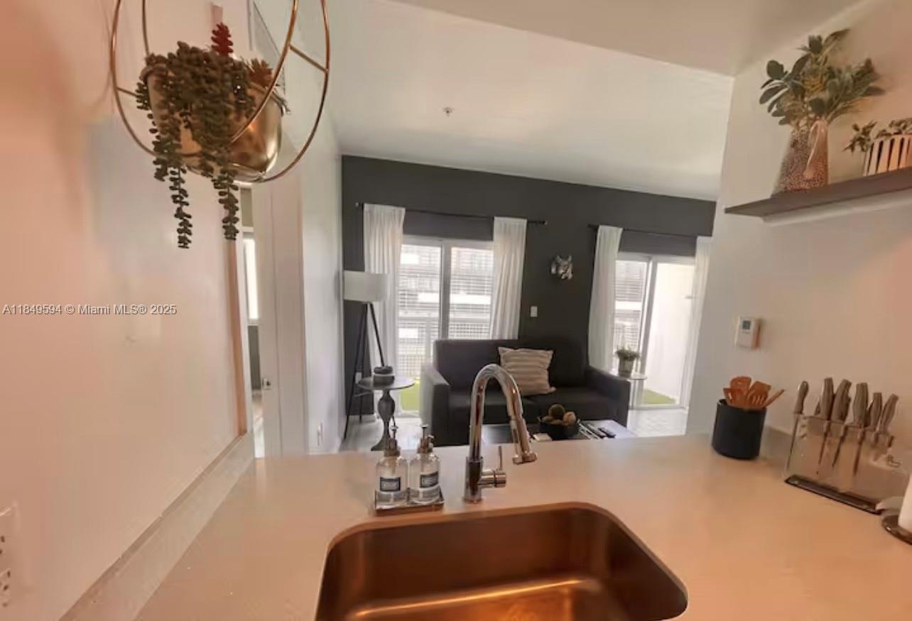 image Emilia Condo2