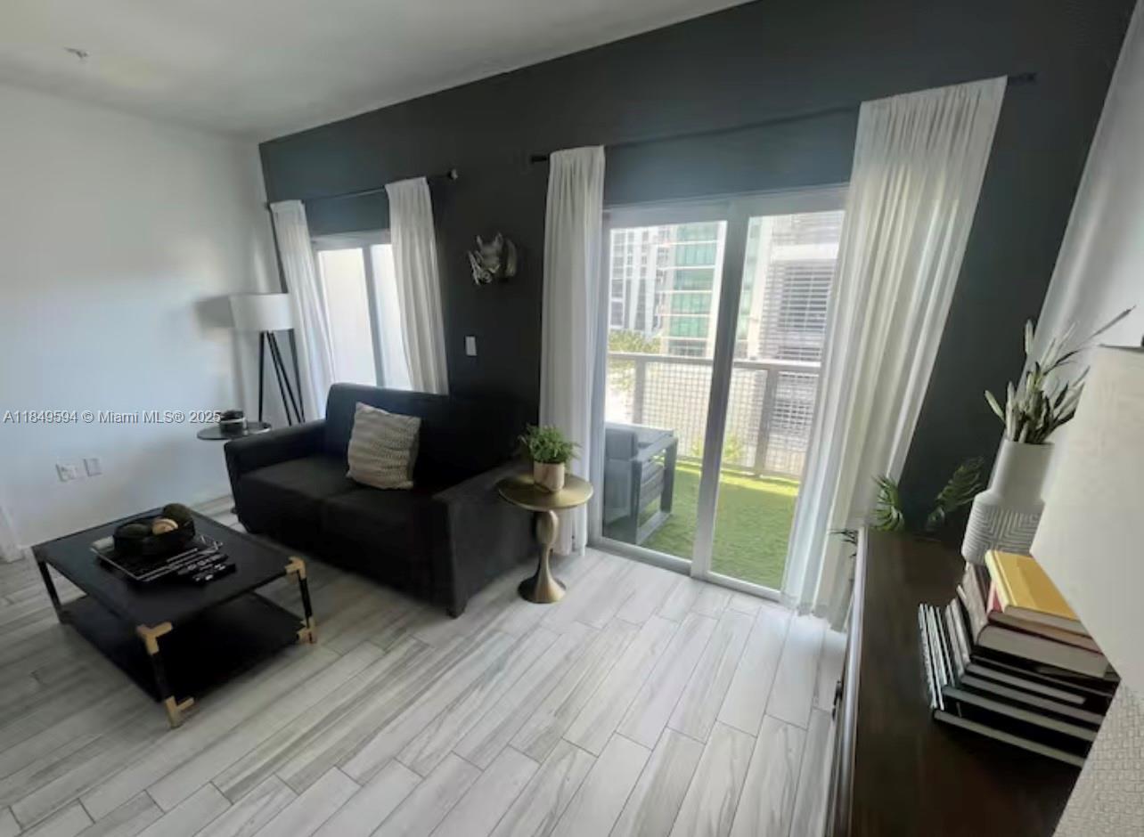 image Emilia Condo5