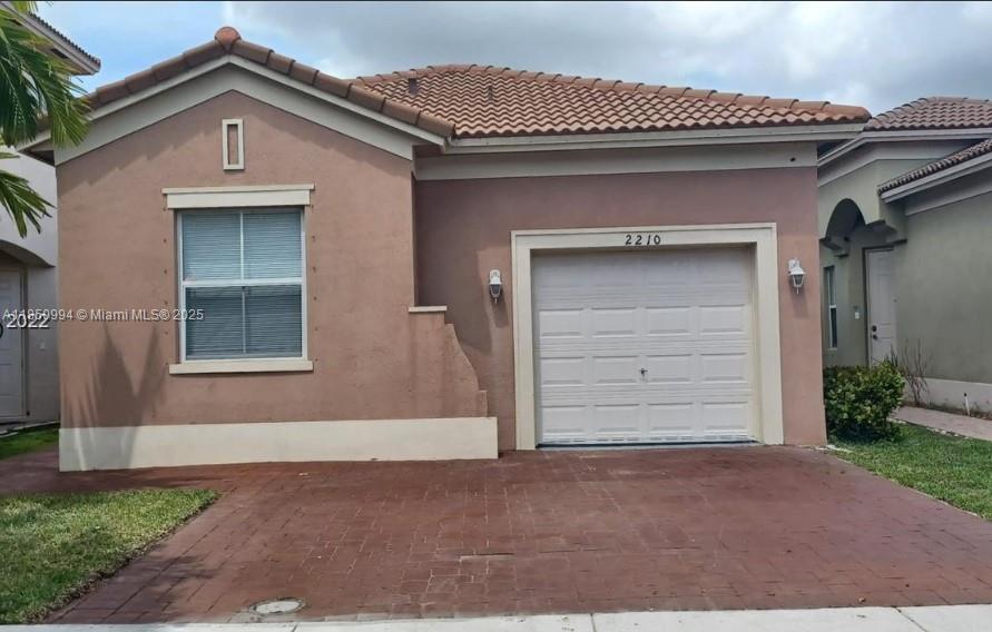 2210 NE 37th Rd