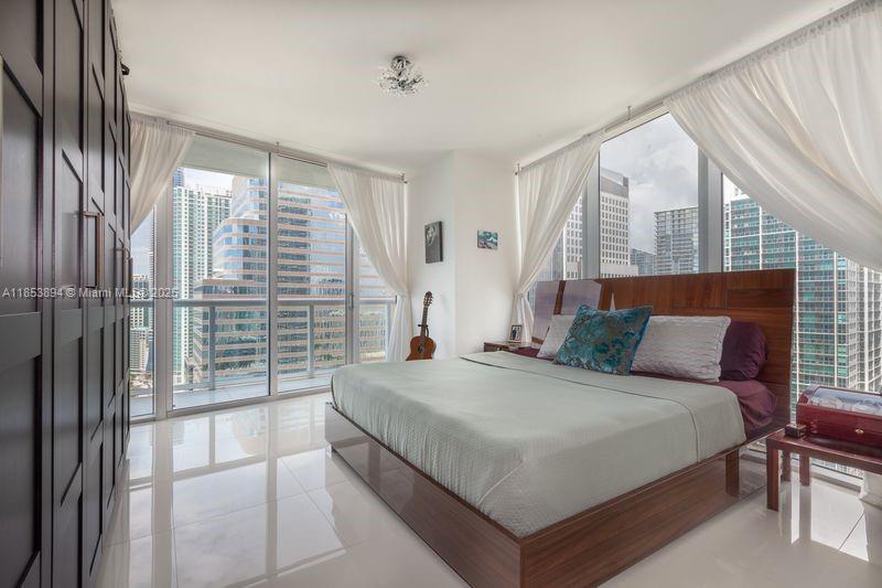 495 Brickell Ave #2911