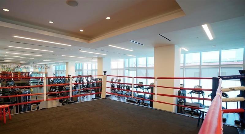 image Paramount Miami Worldcent27