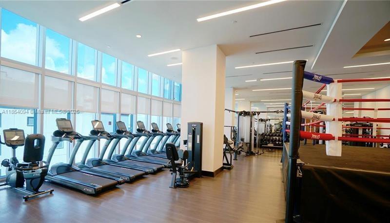 image Paramount Miami Worldcent28