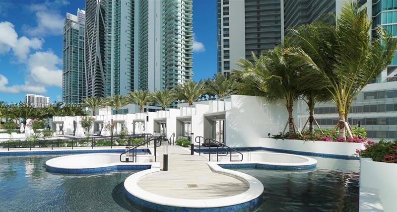 image Paramount Miami Worldcent30