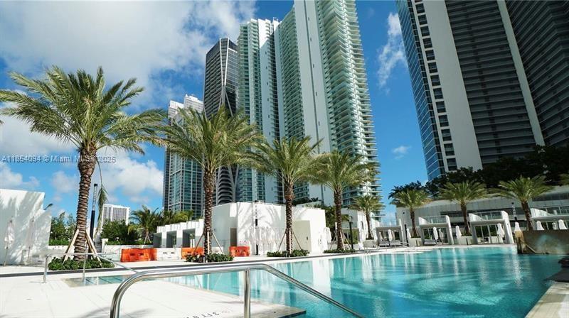 image Paramount Miami Worldcent31