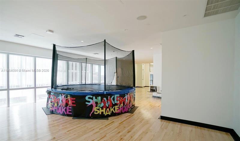 image Paramount Miami Worldcent32