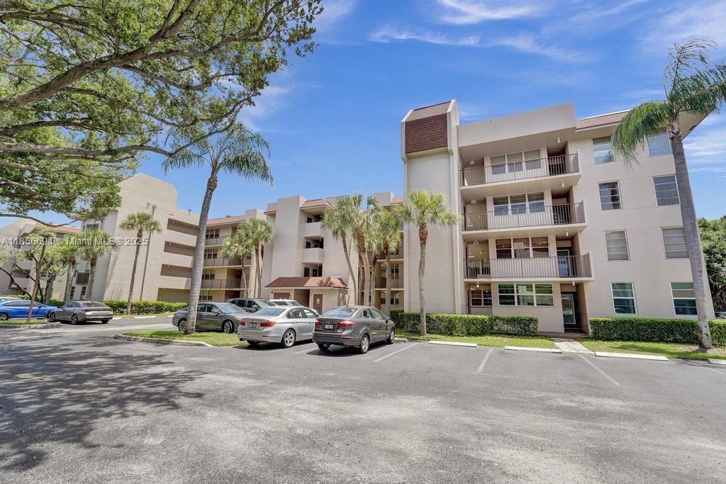 9520 Seagrape Dr #306