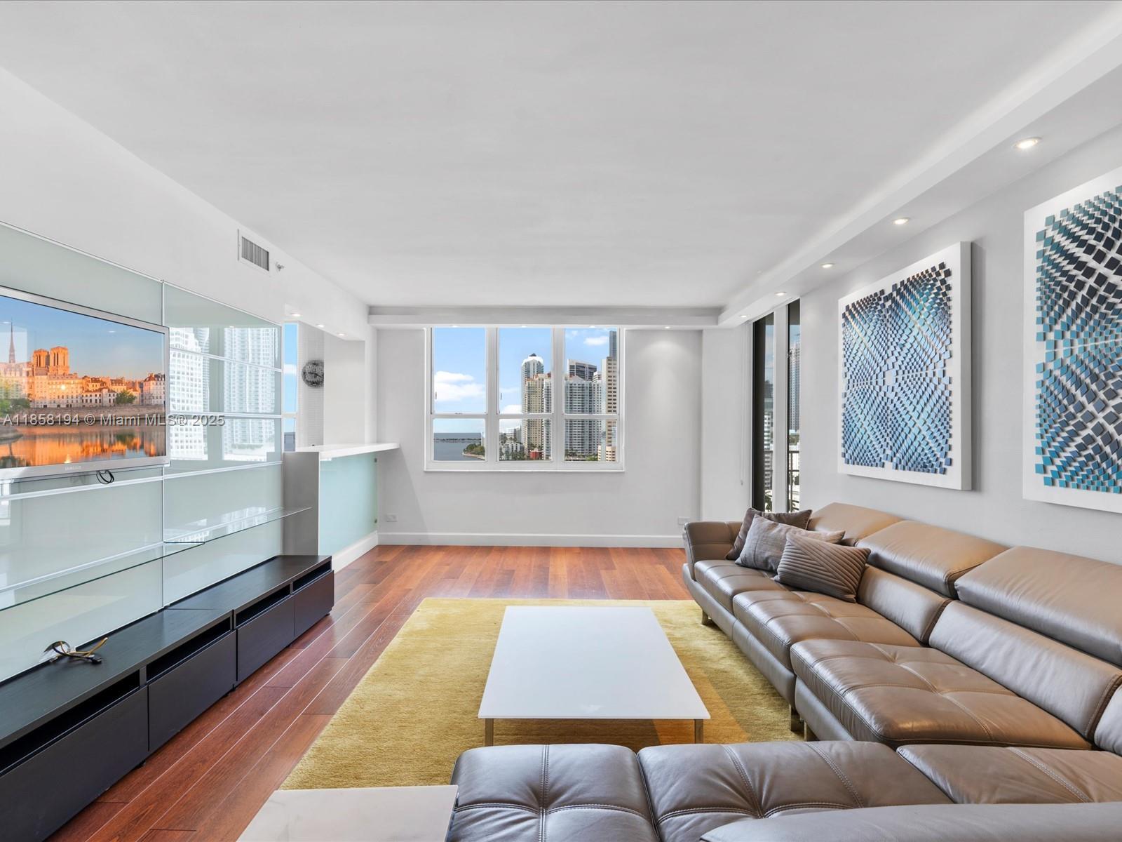 image Courvoisier Courts Condo16