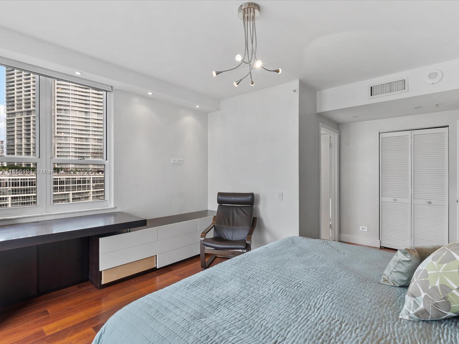 image Courvoisier Courts Condo24