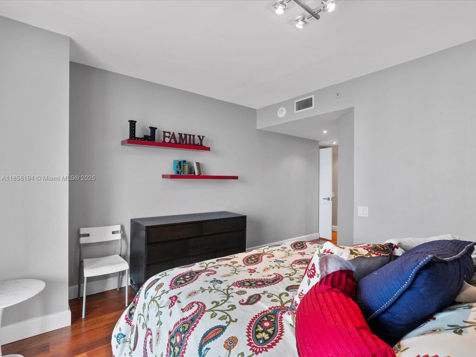 image Courvoisier Courts Condo32