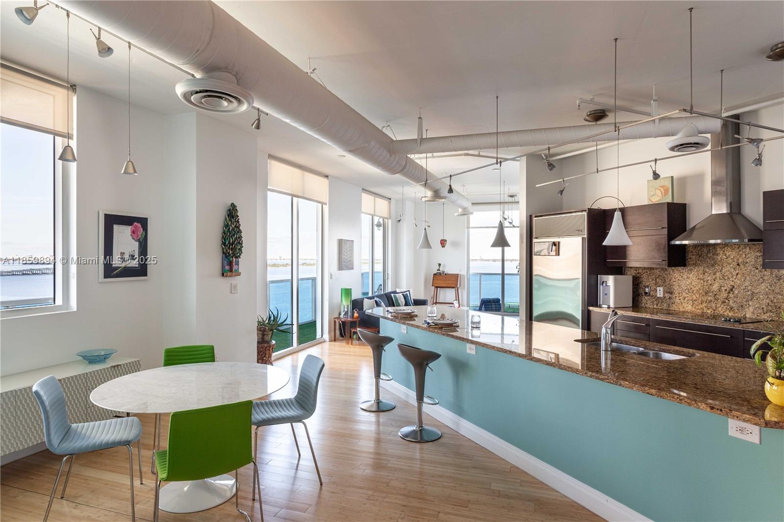 image Star Lofts On The Bay Con1